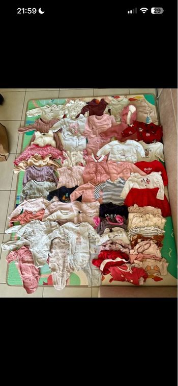 Gros lot vêtements fille taille 9 mois