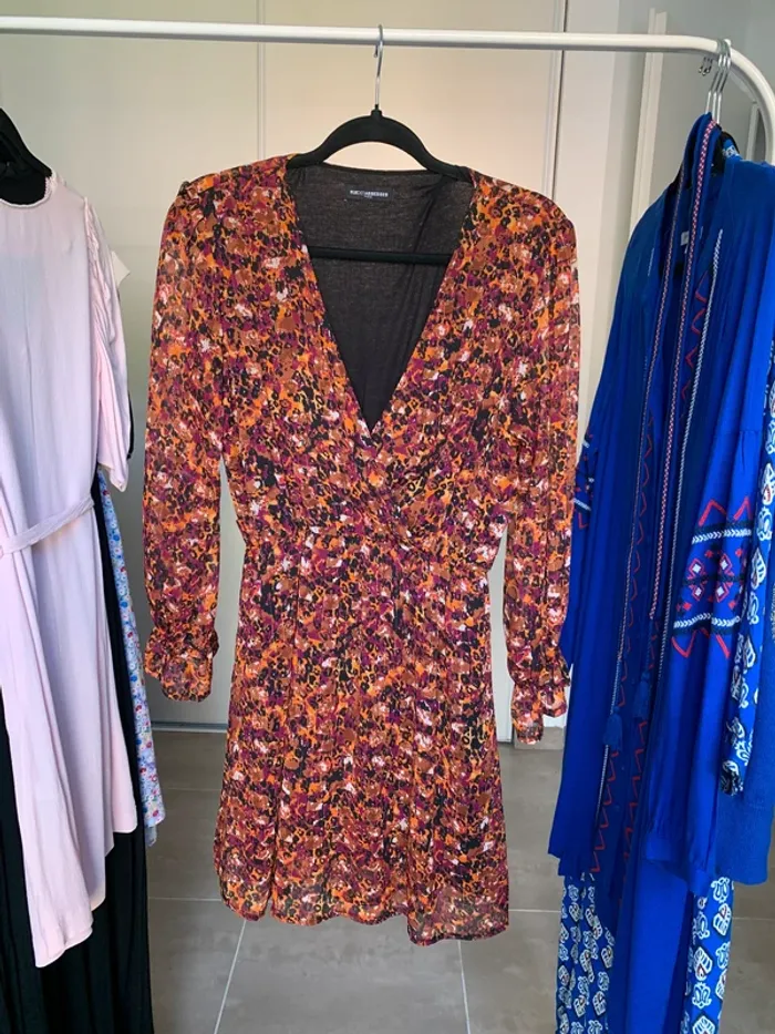 Robe courte à manche longues motifs fleurs orange rose Rue des Abbesses taille 2 - photo numéro 2