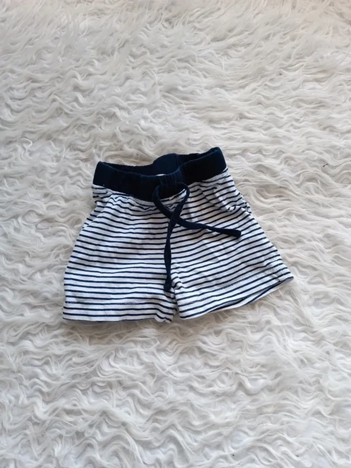Short 9 mois