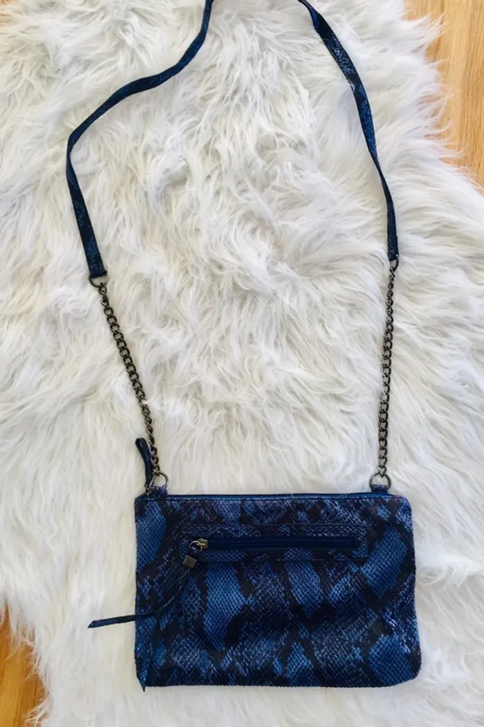 Petit sac bleu effet python vintage