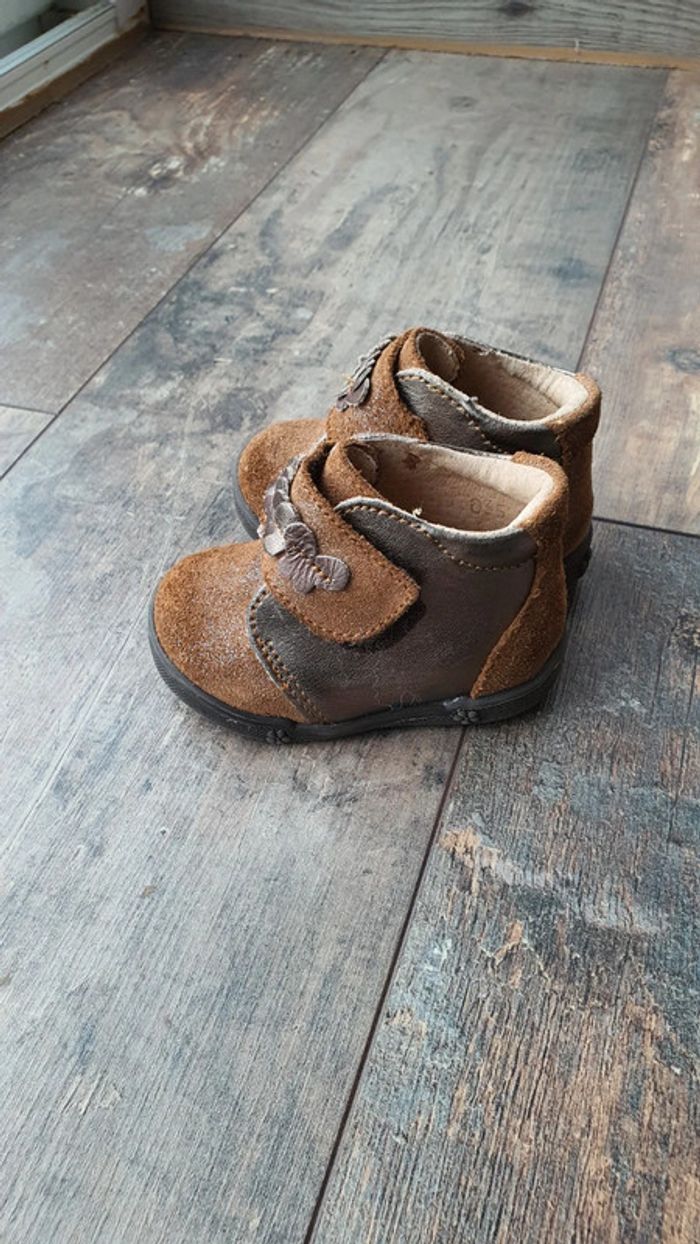 Très belle paire de chaussures saxo blue taille 17 en excellent état - photo numéro 3