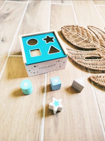 🌟 Boîte à formes à encastrer en bois bleu etoiles marque Little dutch