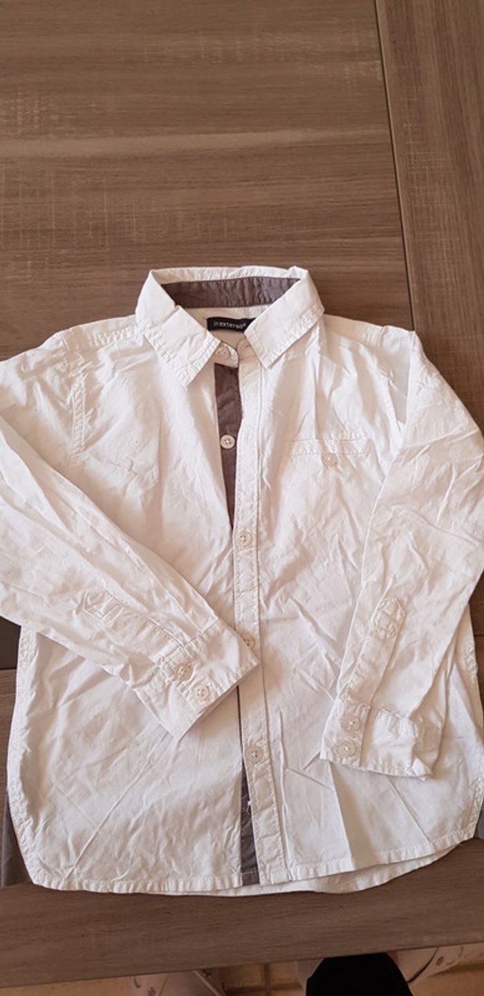 Chemise blanche manches longues garçon et sa cravate à scratch