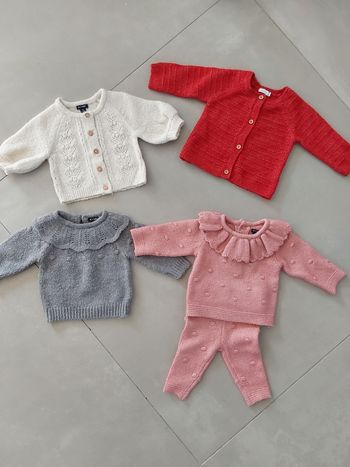 Lot pull fille et 1 ensemble 3 mois