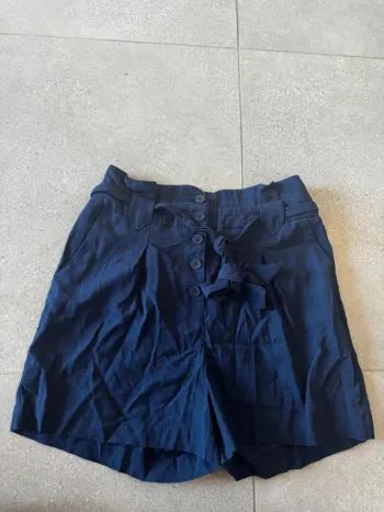Short navy Naf Naf, taille 38, très bon état, 38x40cm