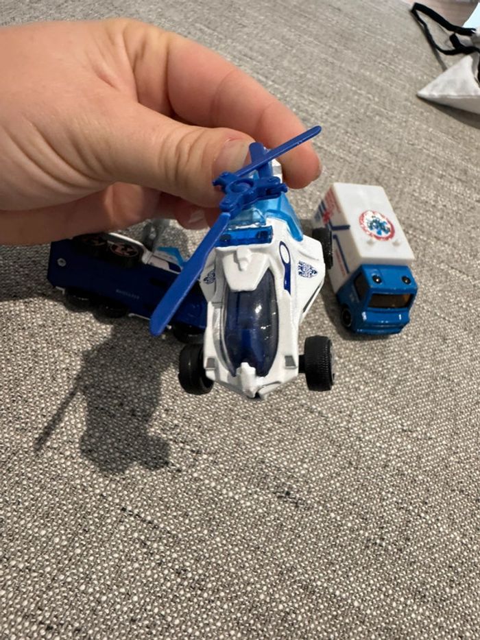 Lot trois petits véhicules - photo numéro 5