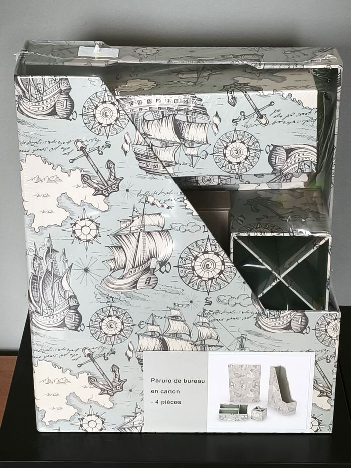 Parure de bureau en carton - photo numéro 2