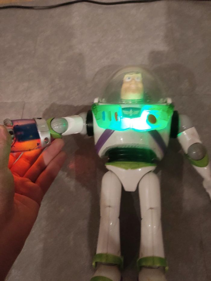 Jouet buzz l'éclair toy story lumineux Mattel 2012 - photo numéro 3