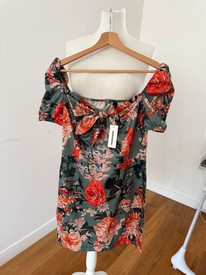 Robe neuve fleurie L/40 - photo numéro 3