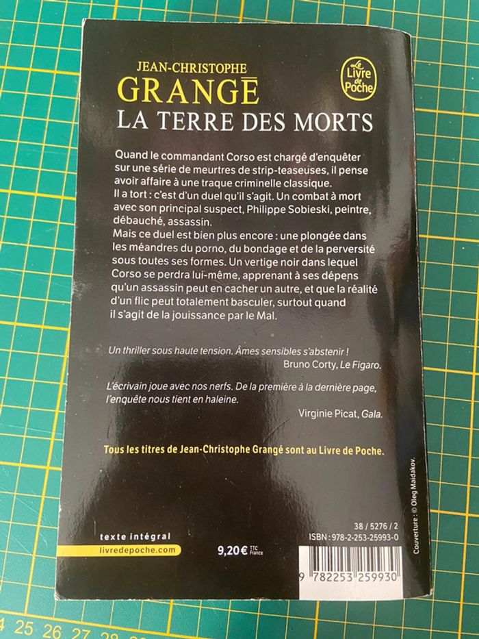 Livre la terre des morts - photo numéro 2