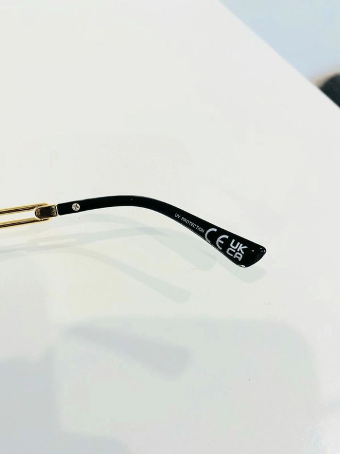 Lunette de soleil femme noire bras en chaîne dorée verres dégradés UV protection catégorie 3 - photo numéro 6