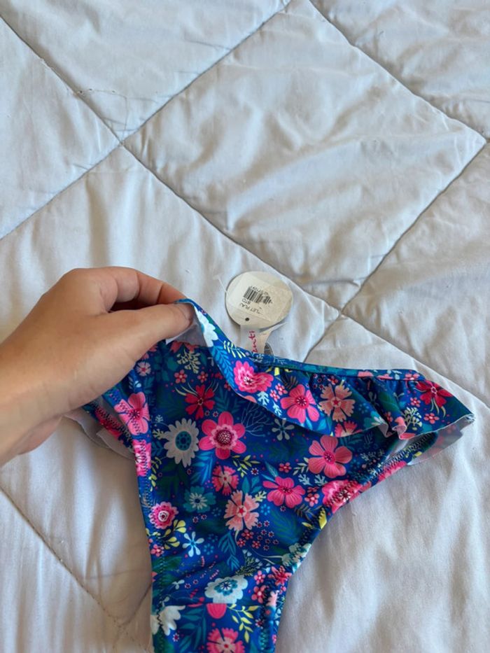 Bas de maillot de bain enfant fille bleu volant motif fleurs Penti taille 5/6 ans neuf - photo numéro 7