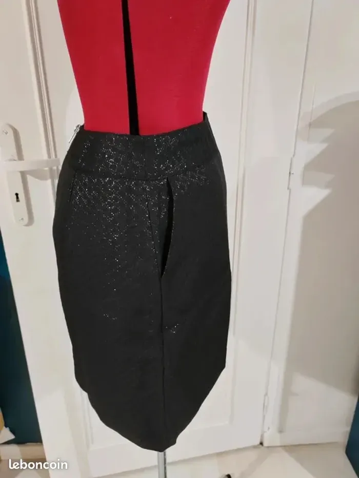 Jupe courte - photo numéro 2