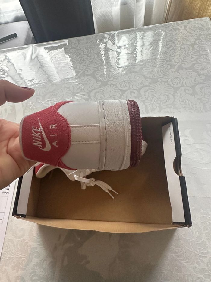 Basket Nike Air Force 1 AF1 rouge et blanches - photo numéro 7