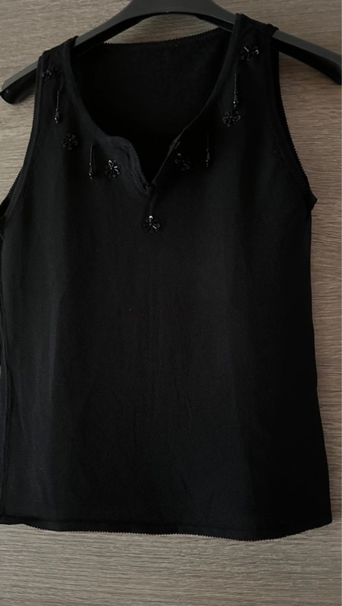 Joli haut avec breloques