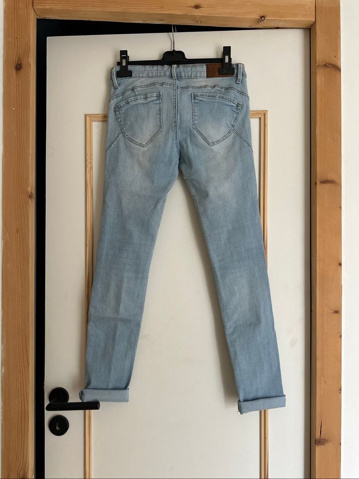 Jean - Taille 38 - photo numéro 2