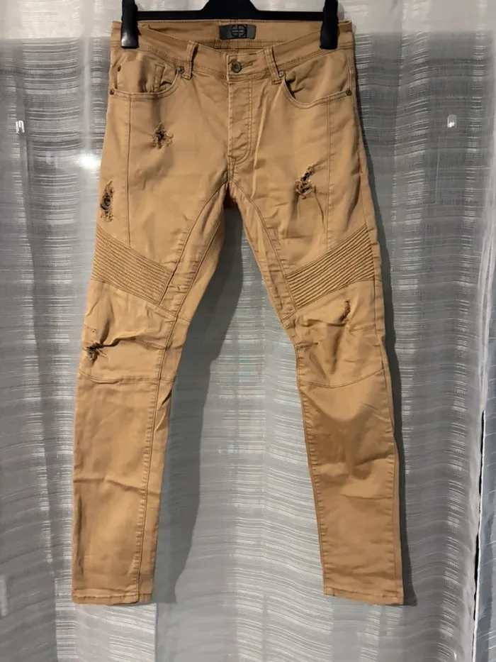 Jeans marron troué