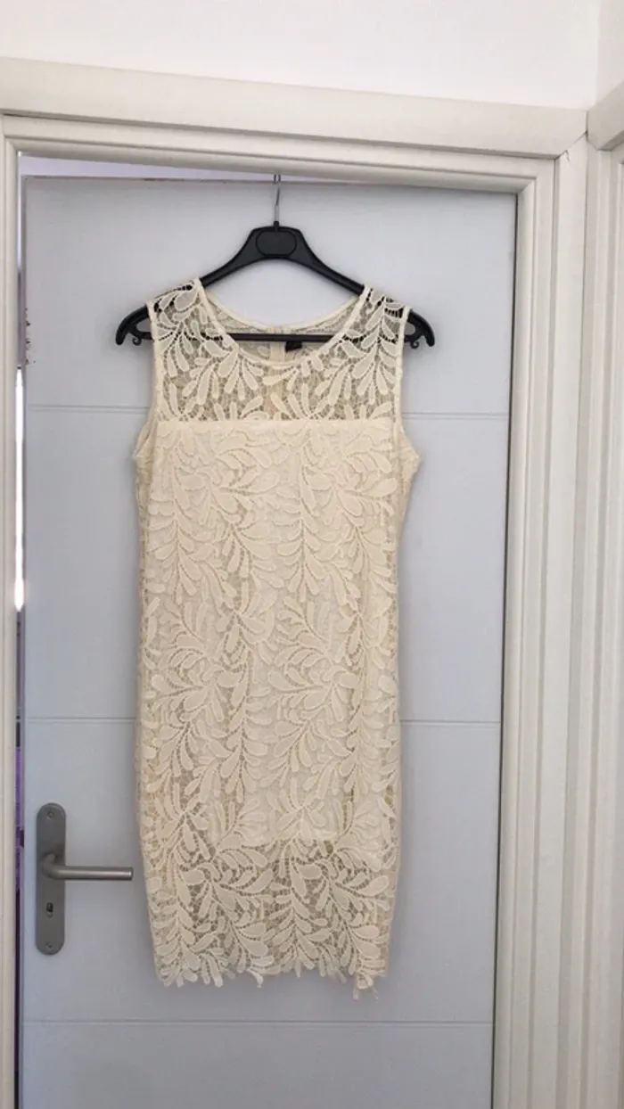 Robe dentelle écru