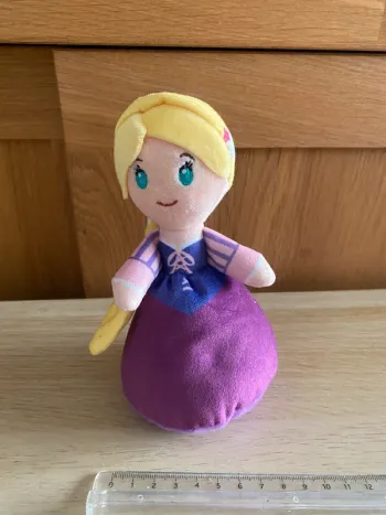 Petite peluche Disney princesse Raiponce Tangled Rapunzel plush doudou nicotoy poupée chiffon