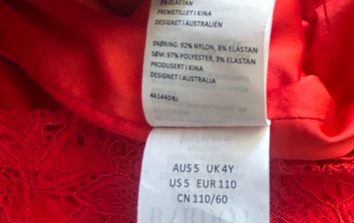 robe en dentelle dos en V - photo numéro 10