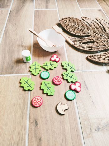 🥗Dinette saladier avec divers légumes en bois