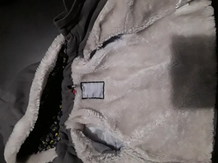 Très joli manteau fille taille 6 mois - photo numéro 2