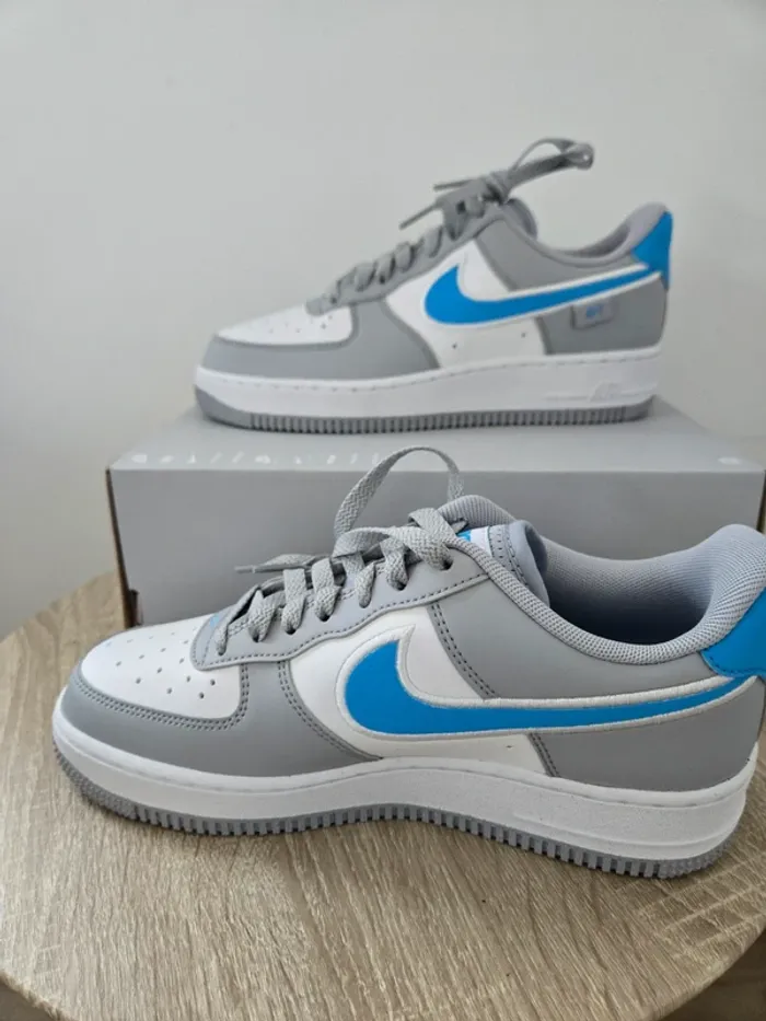Nike air force 1 taille 38,5 neuves blanc gris bleu - photo numéro 3