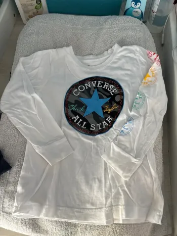 T shirt converse