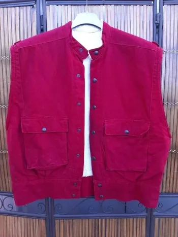 Veste rouge sans manche fourrée Taille L vintage