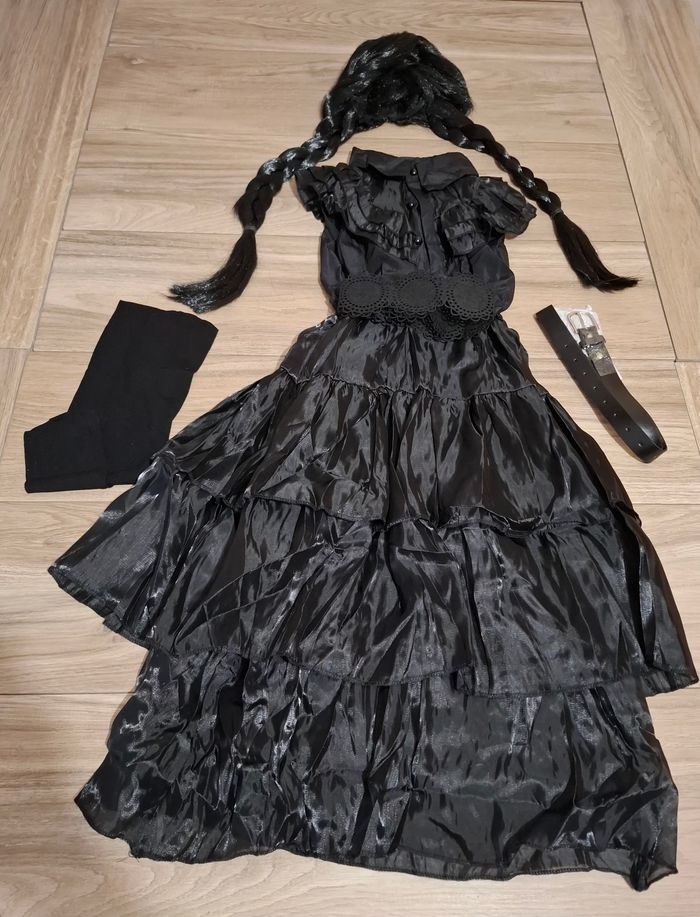 Ensemble costume déguisement Halloween Mercredi noir