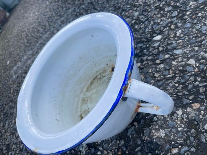 Ancien pot de chambre émaillé - photo numéro 4