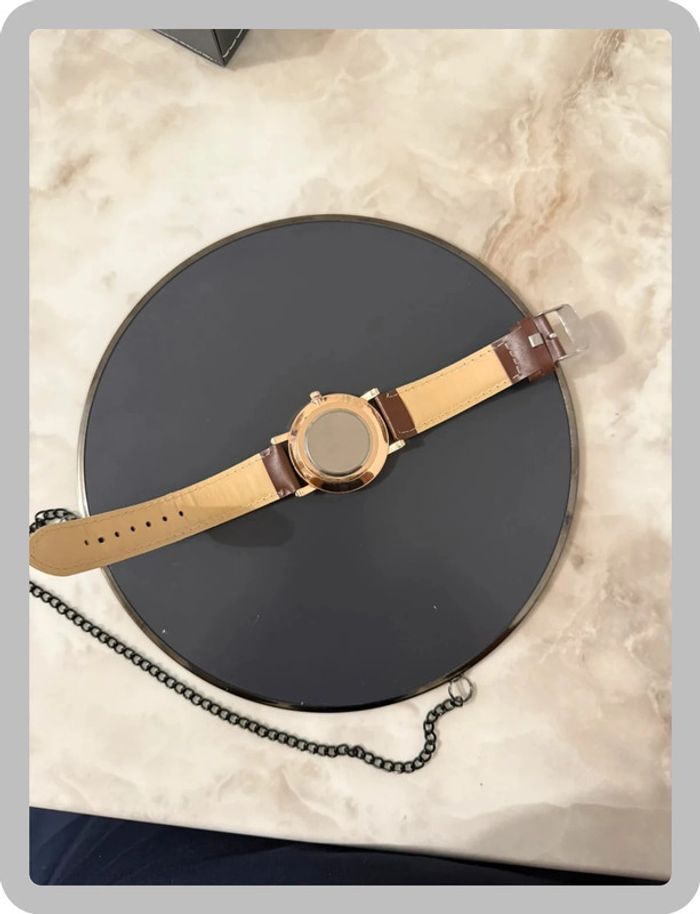 Montre marron à cadran noir - photo numéro 3