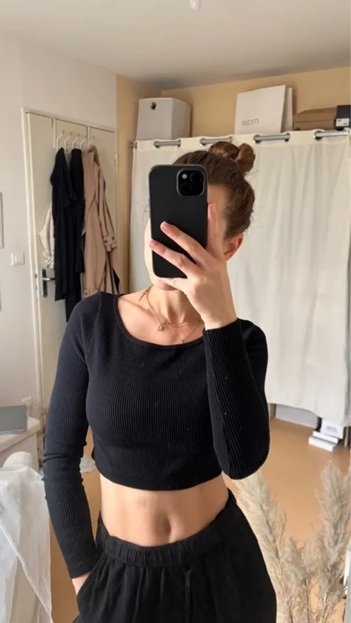 Haut crop top noir à manches longues - photo numéro 2