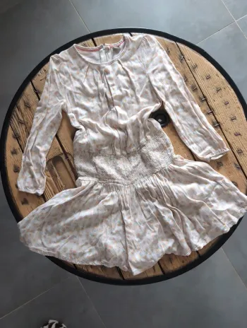 Robe motifs plumes