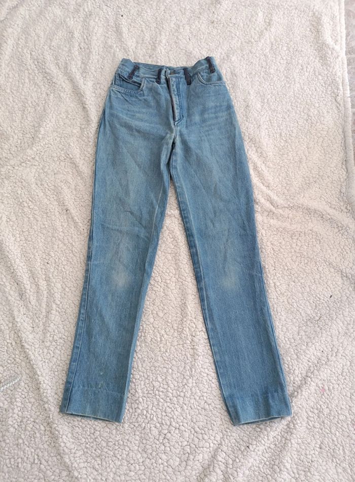 Jean original SPY style Y2K – détails violets + portrait imprimé – taille 40 - photo numéro 3