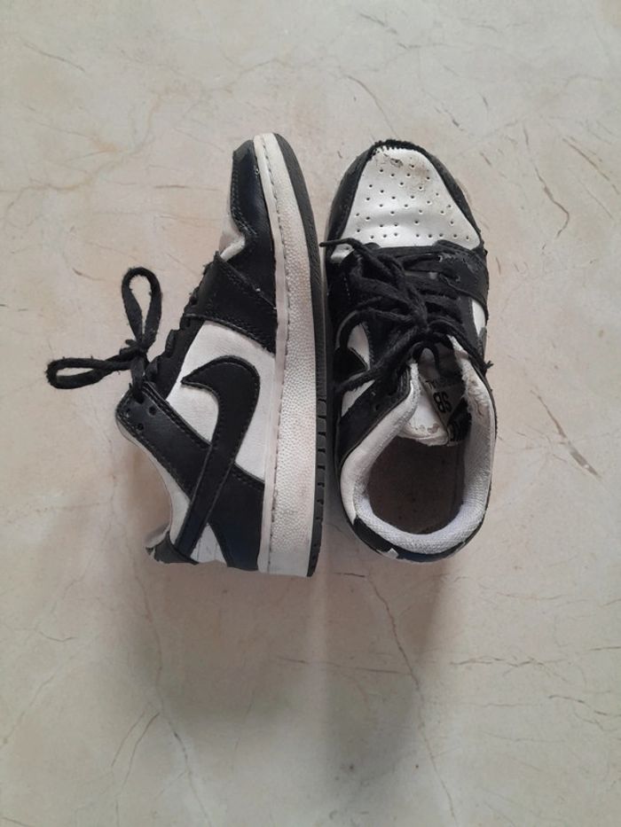 Baskets Mixte 🤍 taille 31 🖤