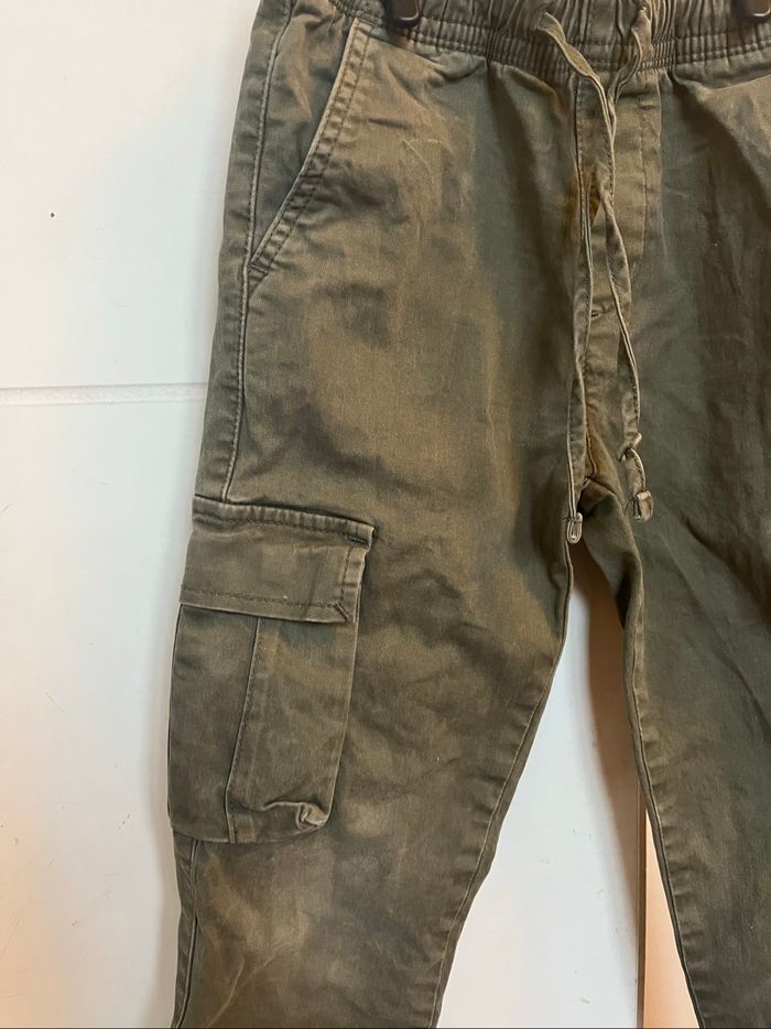 Pantalon Kiabi vert kaki cargo - photo numéro 2