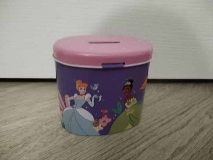 Petite tirelire métal princesse - photo numéro 2