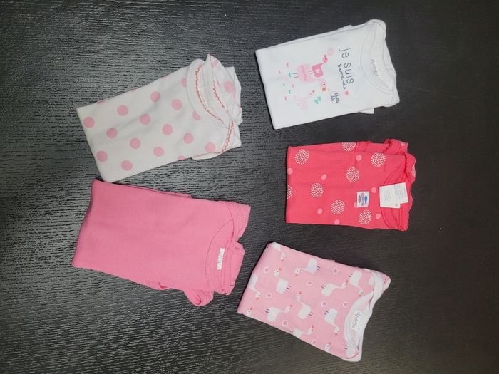 Lot de 13 bodys absorba
Seulement 3 ont été porté et très peu...
Tous les autres sont neufs jamais portés - photo numéro 4