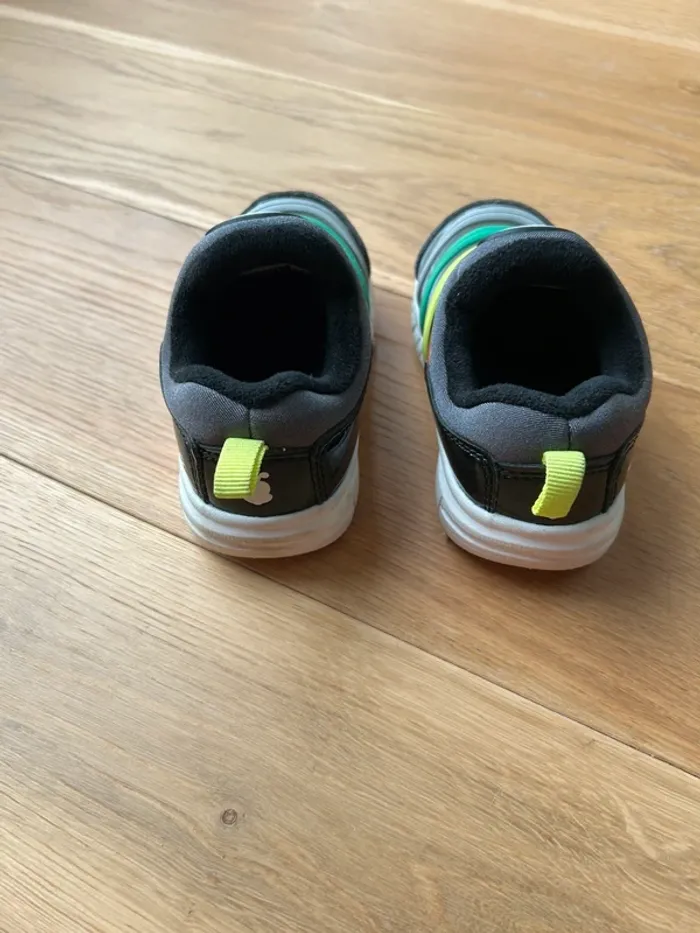 Chaussures garçon taille 22 - photo numéro 2