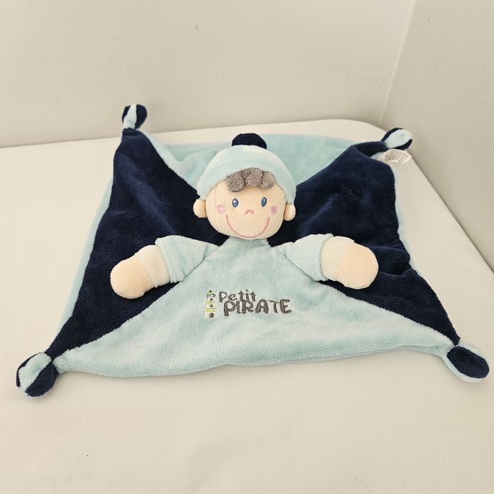 Doudou petit pirate bleu