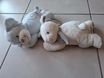 Lot de 2 peluches musicales