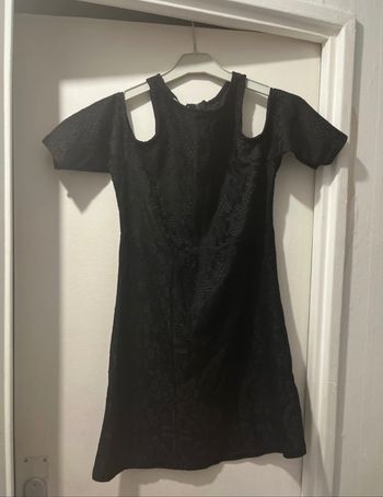 Robe épaule dénudée