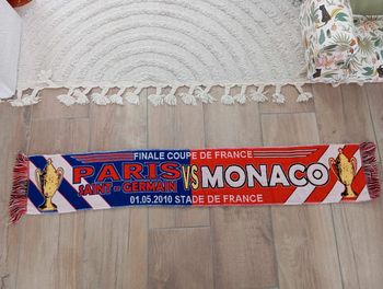 Écharpe vintage Paris SG vs Monaco finale CDF 2010