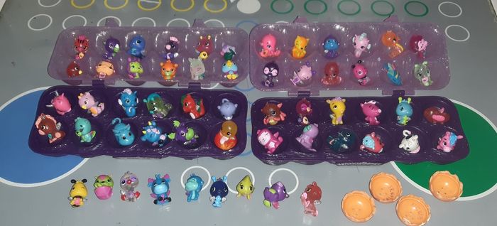 Lot de 57 figurines Hatchimals