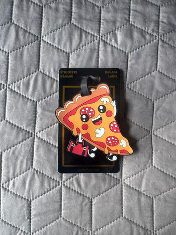 Tag baggage pizza