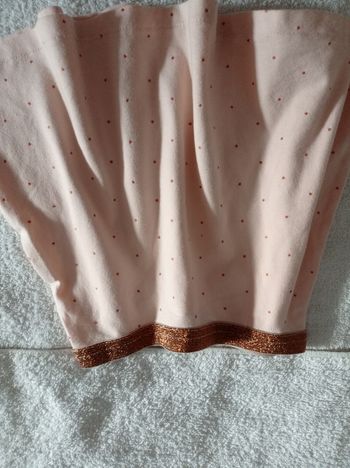 Jupe couleur rose pastel avec une bordure à la taille brillante voir photos marque Kiabi taille 4 ans 107 cm jupe rose pastel avec brillant voir photos