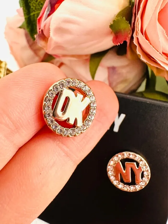 Boucles d’oreilles dkny dorées – Cristaux & logo dk/ny – Authentique - photo numéro 9