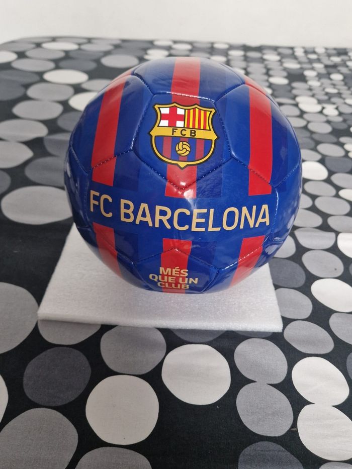 ⚽ Ballon officiel FC Barcelona – “Més que un club” 💙❤️ - photo numéro 6