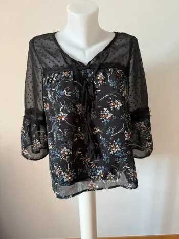 Blouse noir à fleur en tres bon état taille S Deeluxe